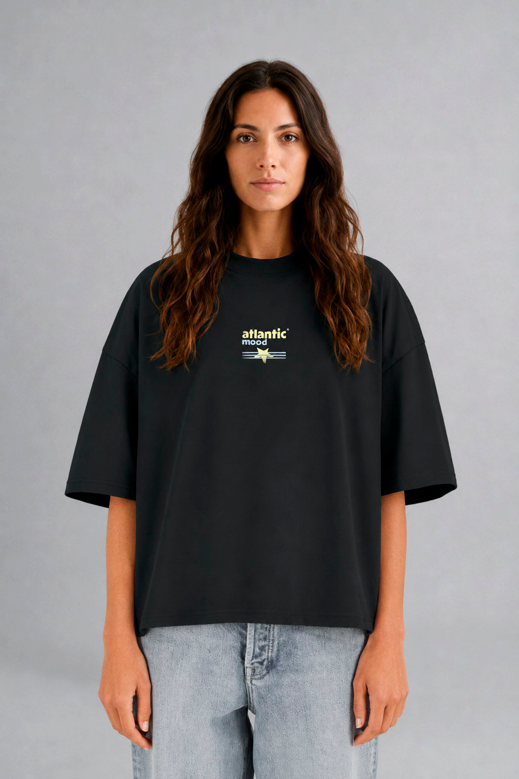 Camiseta 007 Ronsel — vista frontal en la modelo