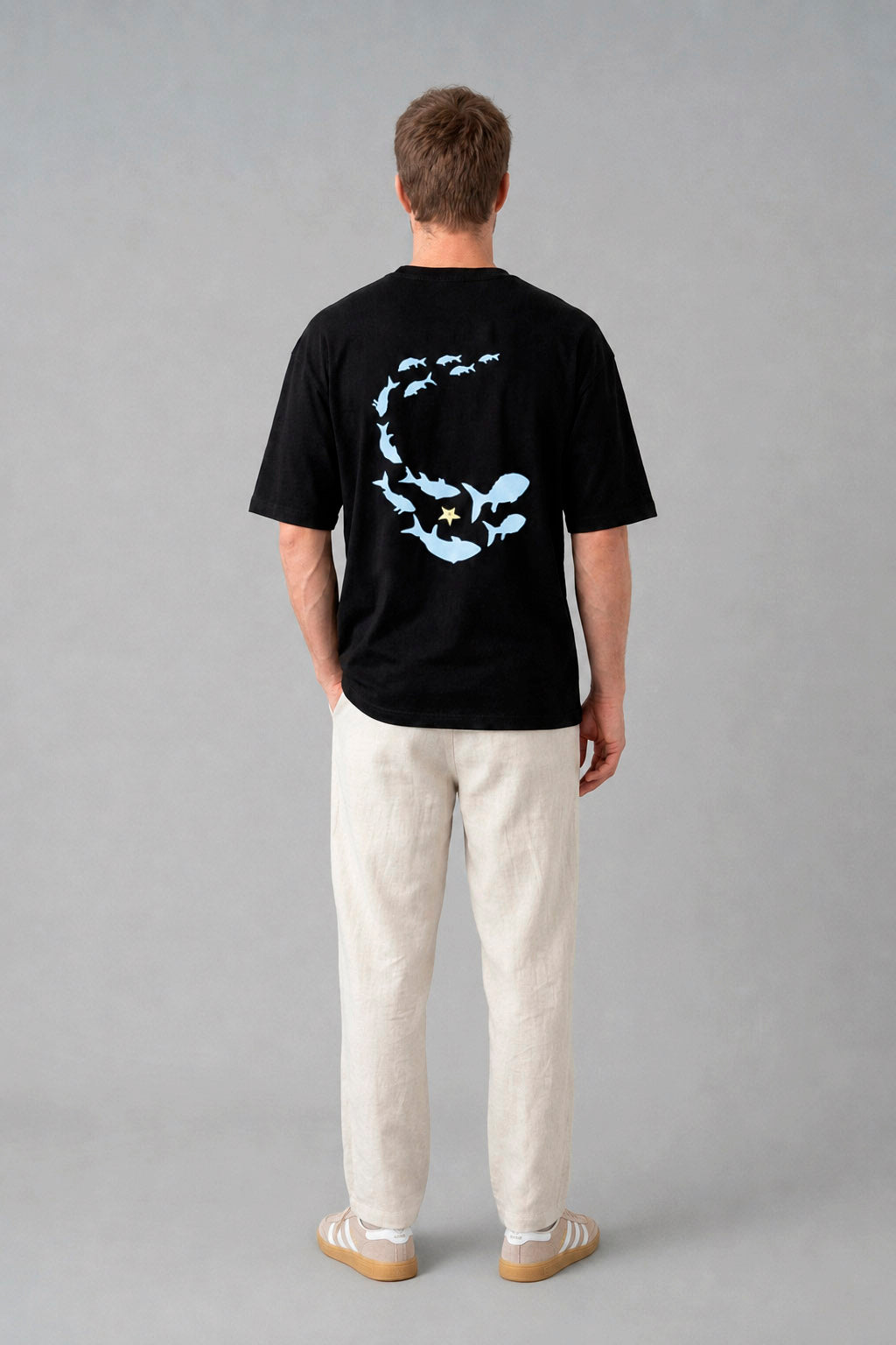 Camiseta 007 Ronsel — vista de espalda en el modelo