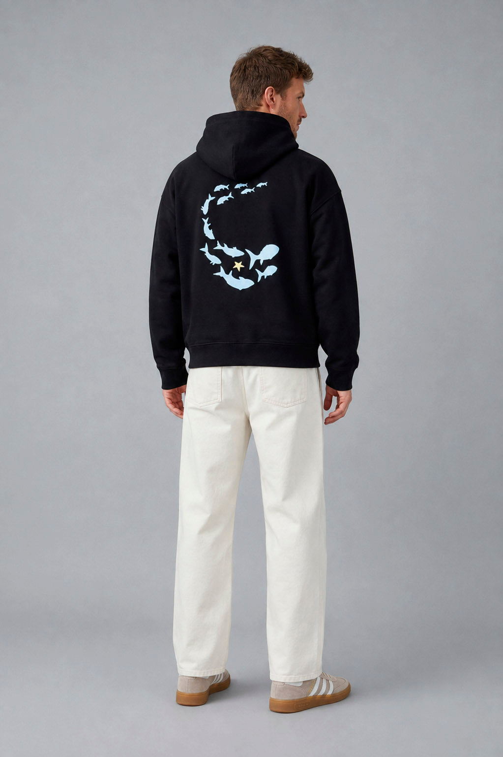 Sudadera 007 Ronsel — vista de espalda en el modelo
