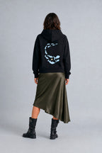 Sudadera 007 Ronsel — vista de espalda en la modelo